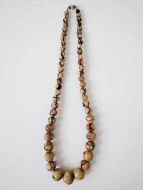 Rare Vintage Tiger Coral Graduated Beaded Necklace with Twist Clasp